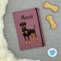 Preview: Dobermann schwarz personalisierte Impfpasshülle Hund in rosenholz
