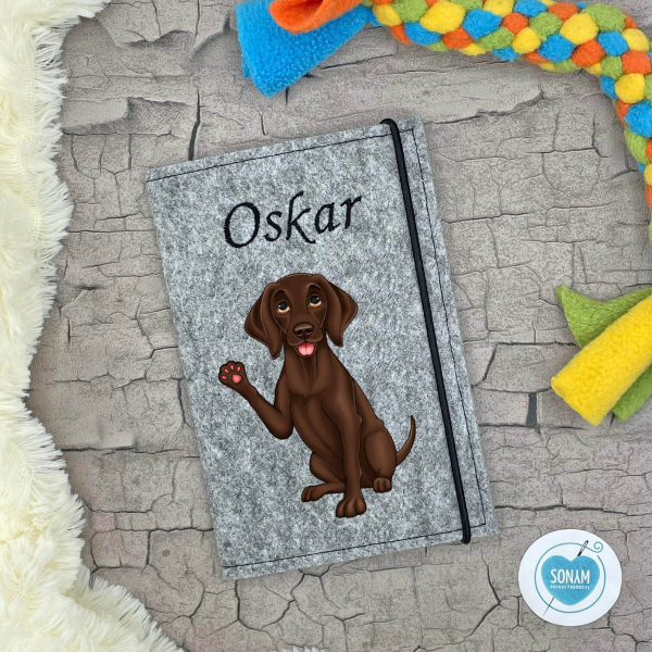 Deutsch Kurzhaar braun personalisierte Impfpasshülle Hund in grau meliert