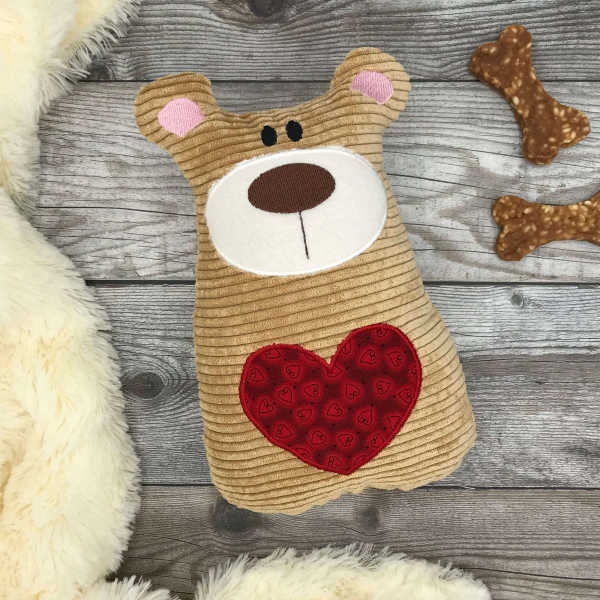 Hundespielzeug Teddy mit großem Herz